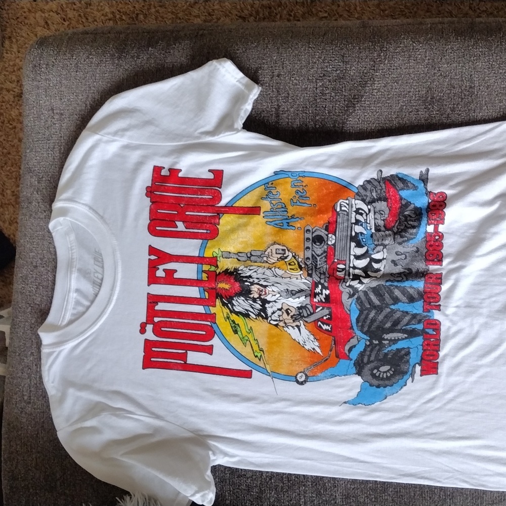 Motley Crue size small tshirt